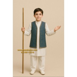 لباس نقالی و شاهنامه خوانی پسران